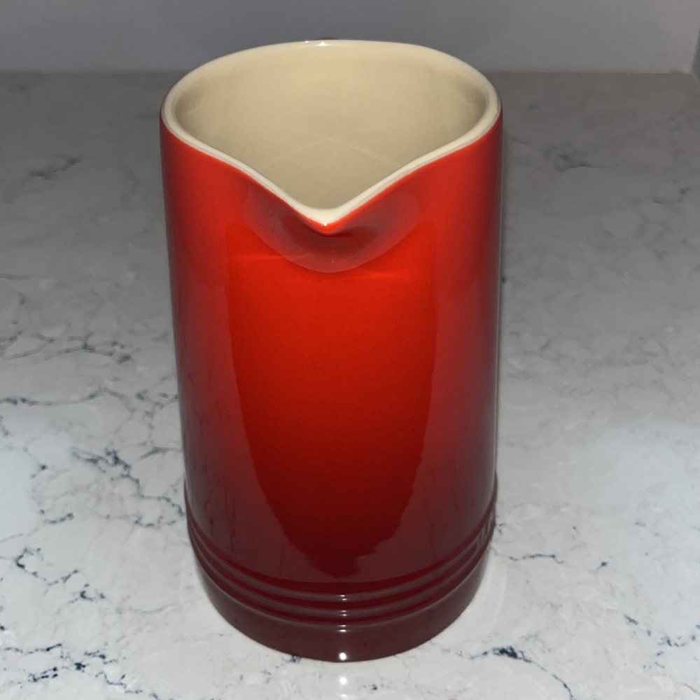 Le Creuset Cerise 1.5 L pitcher